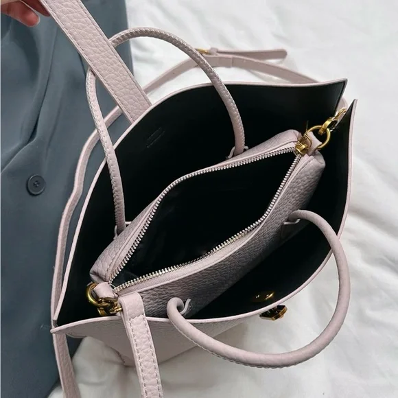 Elegant Baby Pink Handbag - Picture 4 of 9